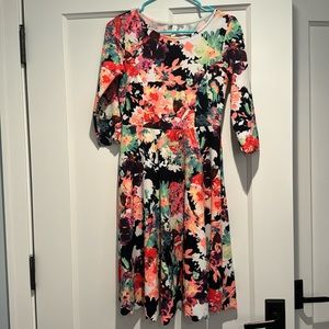 PinkBlush Maternity Dress Women's Size S floral Crepe Stretch Scallop Raw Hem